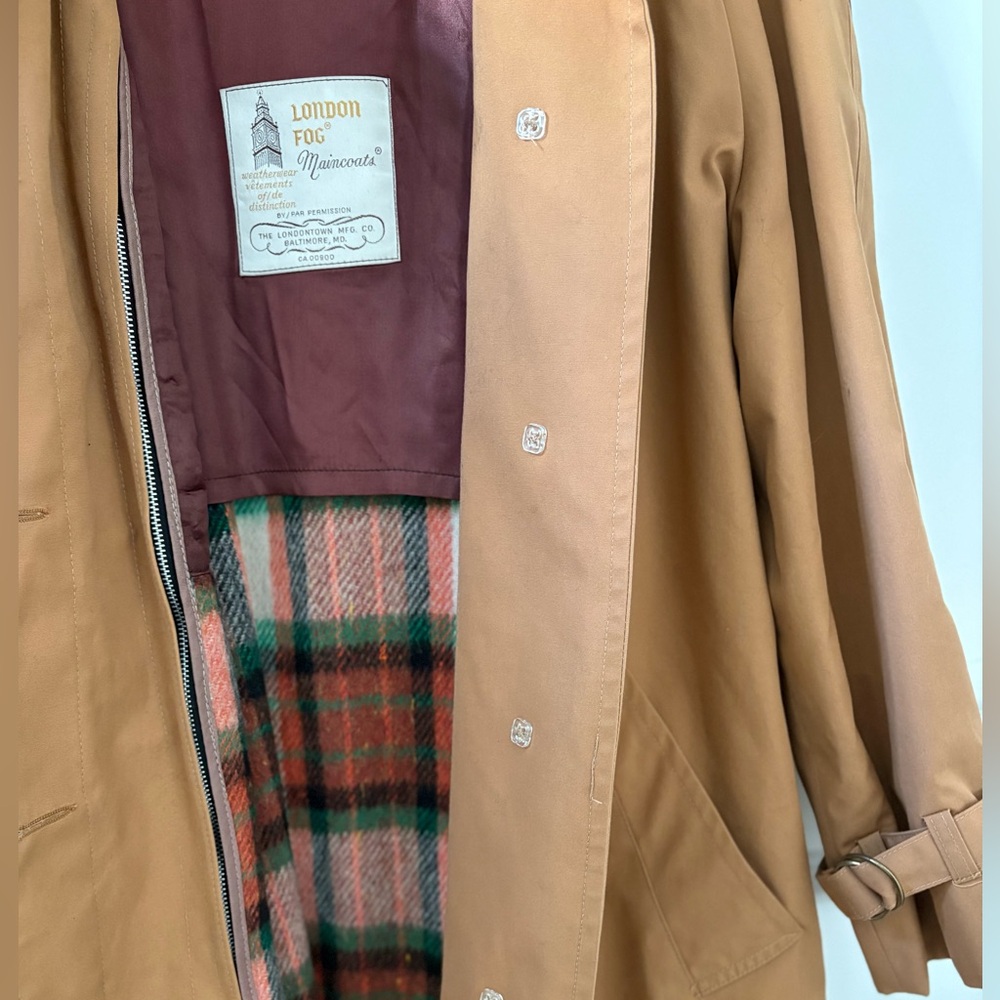 London Fog Camel Tan Single-Breasted Coat with Burgundy Lining - Picture 4 of 11